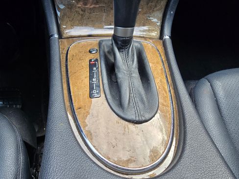 Used 2009 Mercedes-Benz E 350 Sedan image 23