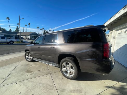 Used 2017 Chevrolet Suburban Premier image 8