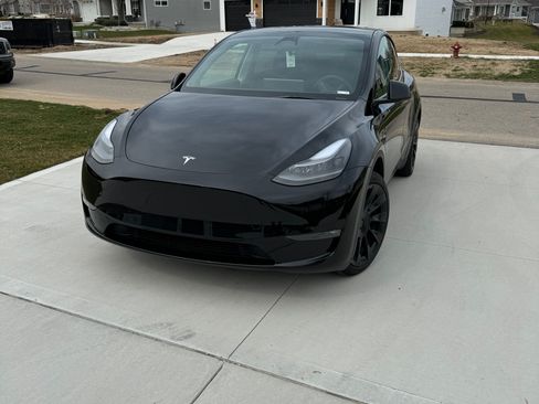 Used 2023 Tesla Model Y Long Range AWD/4WD image 5