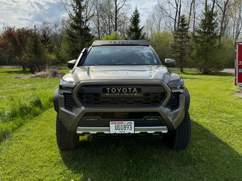 Used 2024 Toyota Tacoma 4x4 Double Cab Hybrid image 10