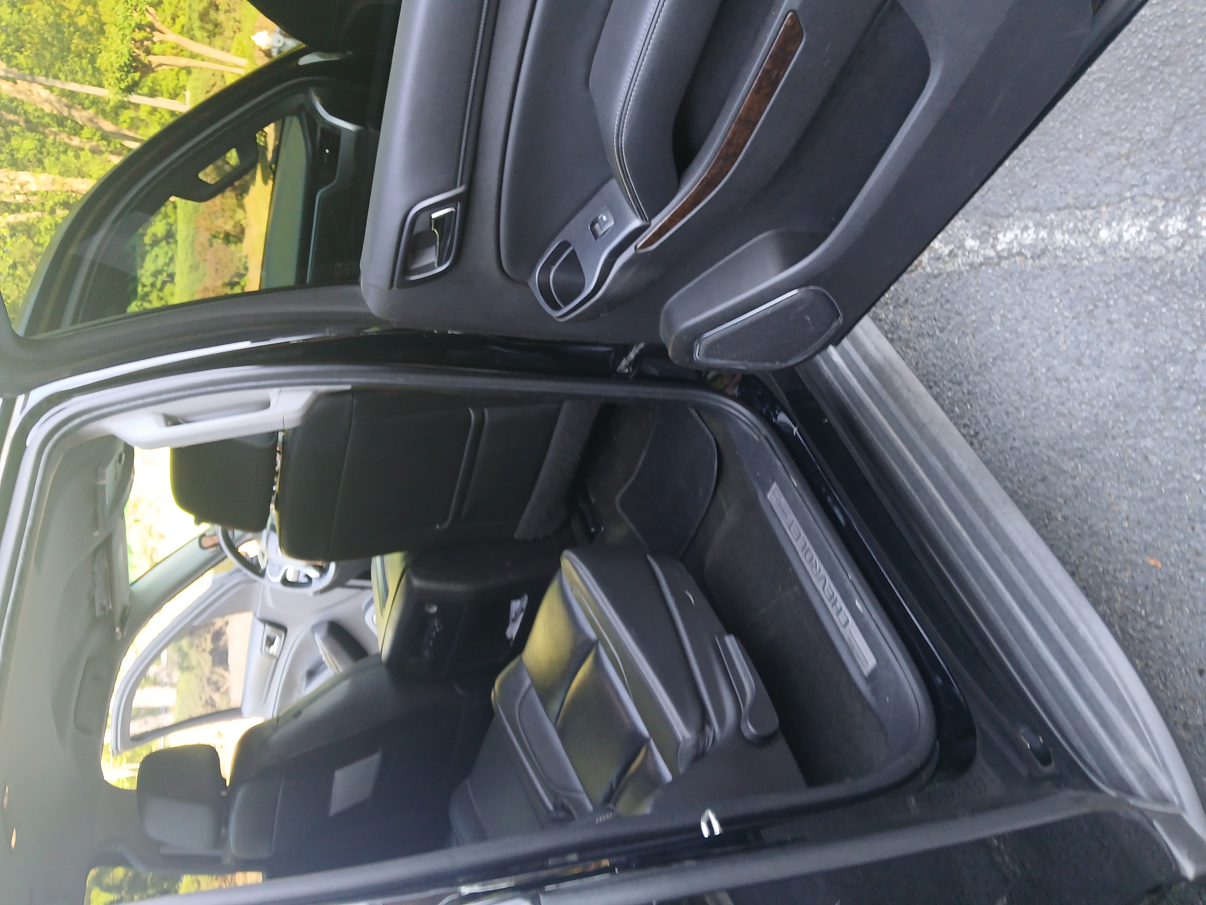 Used 2016 Chevrolet Suburban LT RWD image 13