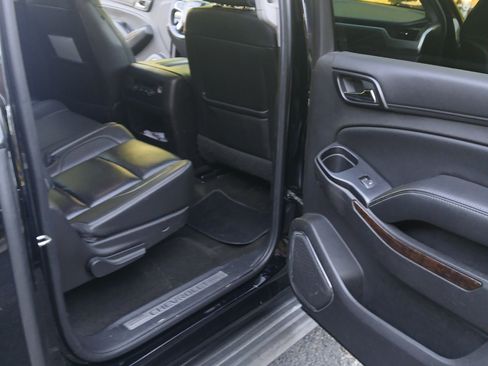 Used 2016 Chevrolet Suburban LT RWD image 13