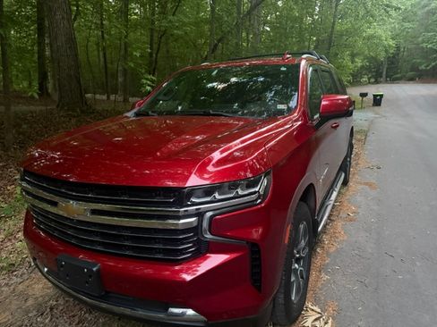 Used 2021 Chevrolet Suburban LT w/ LT Signature Package AWD/4WD image 2