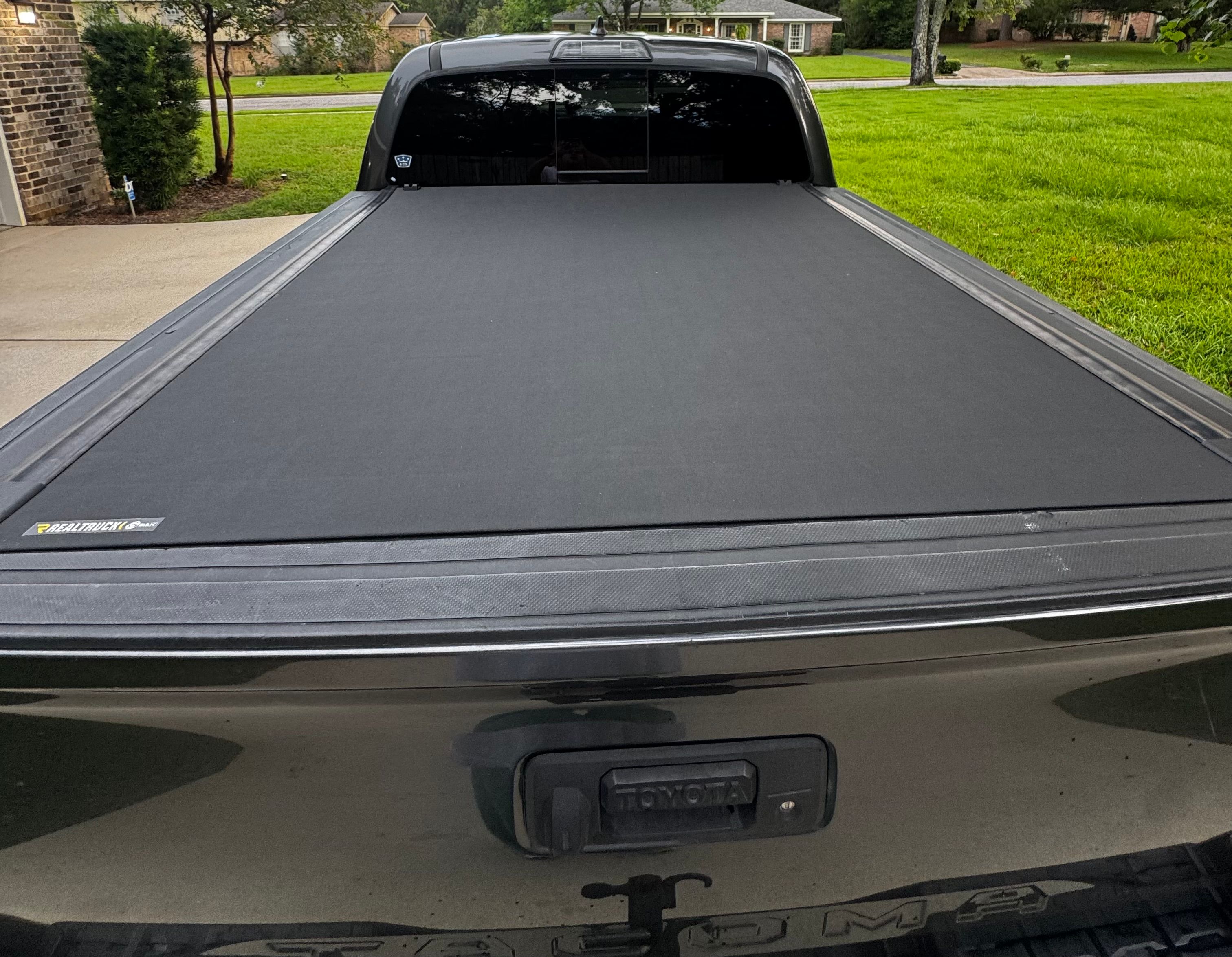 Used 2018 Toyota Tacoma Limited RWD image 2