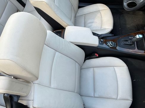 Used 2011 BMW 328i Convertible image 4