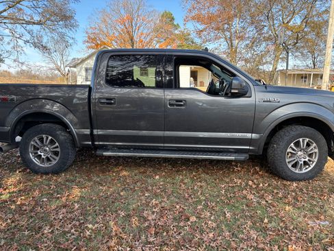 Used 2019 Ford F150 Lariat image 1