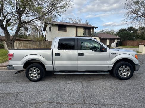 Used 2011 Ford F150 XLT w/ XLT Chrome Pkg image 8