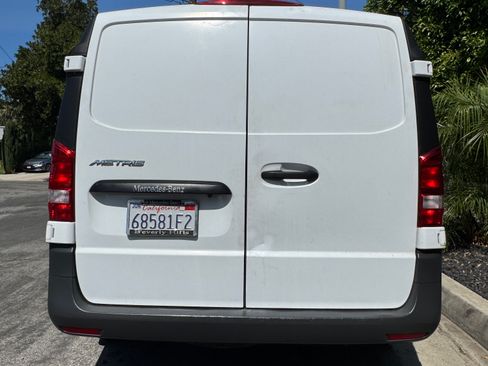 Used 2017 Mercedes-Benz Metris Van 2D image 5