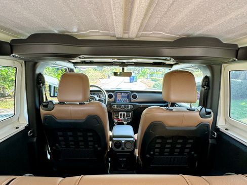 Used 2023 Jeep Wrangler Rubicon w/ Cold Weather Group image 13