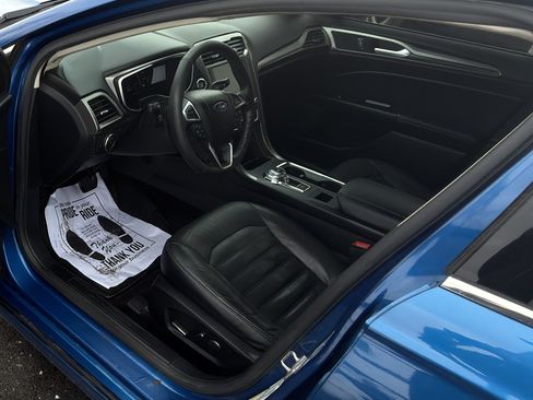 Used 2017 Ford Fusion SE w/ Fusion SE Technology Package image 19