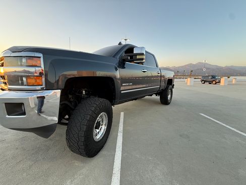 Used 2019 Chevrolet Silverado 2500 LTZ w/ Duramax Plus Package image 4