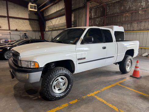 Used 2001 Dodge Ram 2500 Truck 4x4 Quad Cab image 2