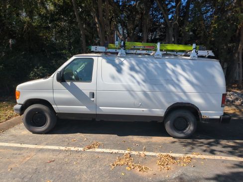 Used 2007 Ford E-150 and Econoline 150 image 1