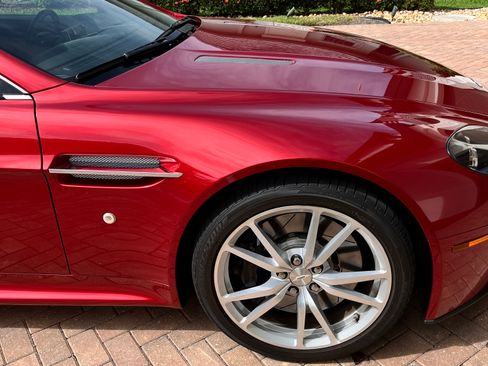 Used 2015 Aston Martin V8 Vantage Roadster RWD image 18