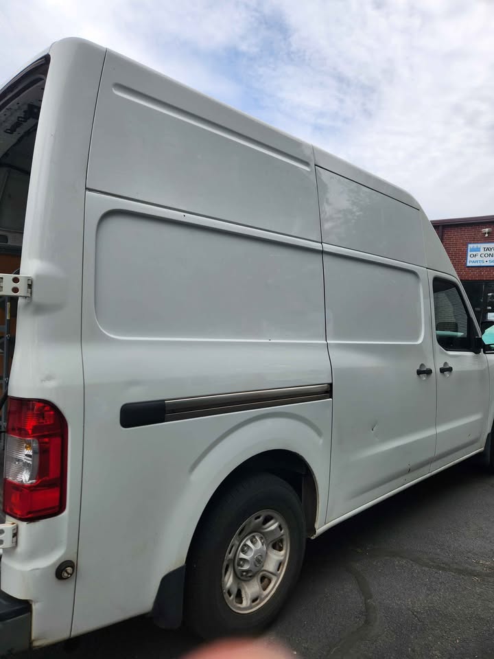 Used 2013 Nissan NV 2500 SV w/ Side Curtain Airbag Pkg RWD image 2