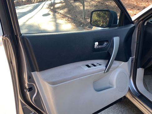 Used 2011 Nissan Rogue S image 15