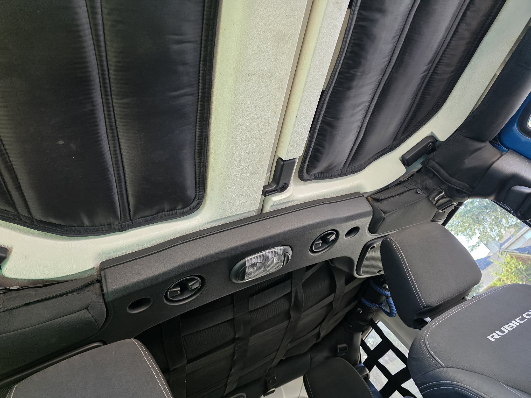 Used 2016 Jeep Wrangler Unlimited Rubicon w/ Connectivity Group AWD/4WD image 11