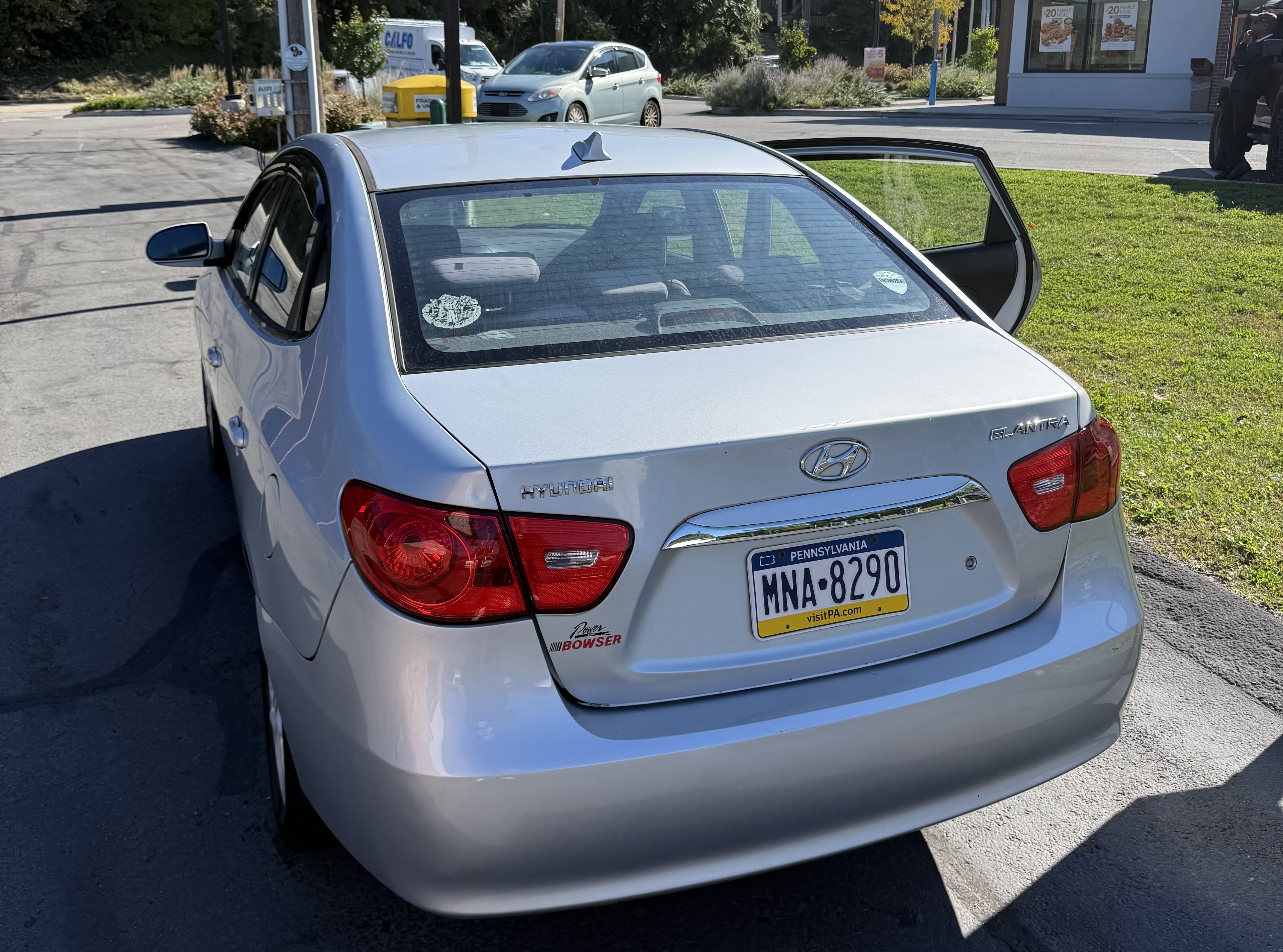 Used 2010 Hyundai Elantra SE FWD image 8