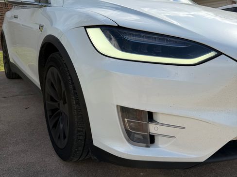 Used 2018 Tesla Model X 75D image 4