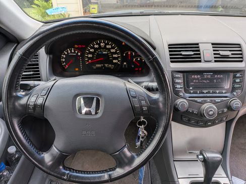 Used 2005 Honda Accord Hybrid Sedan image 1