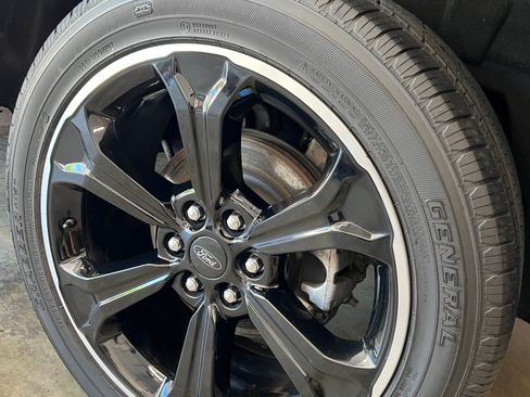 Used 2024 Ford Expedition Limited AWD/4WD image 5