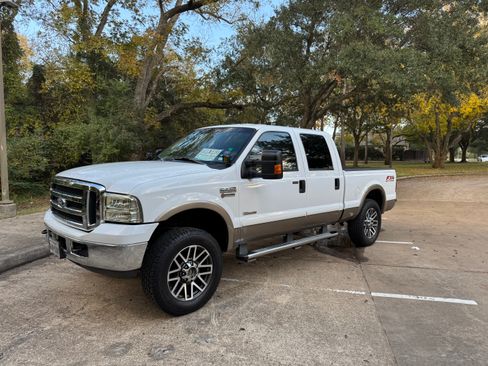 Used 2006 Ford F250 Lariat image 4