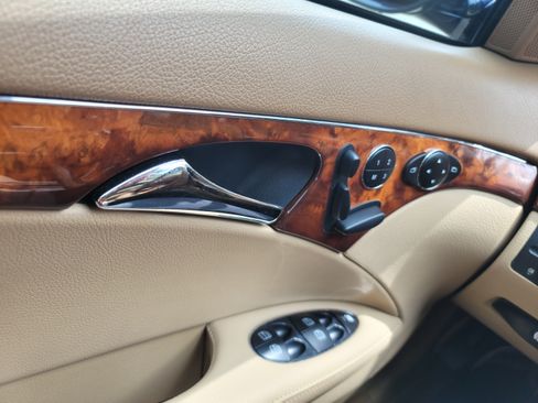Used 2009 Mercedes-Benz E 350 Sedan image 18