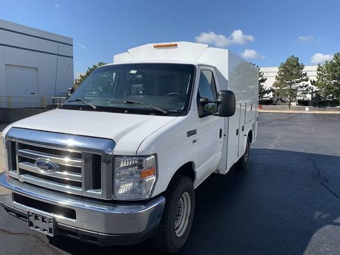 Used 2017 Ford E-350 and Econoline 350 Super Duty w/ Power Windows & Locks Group image 17