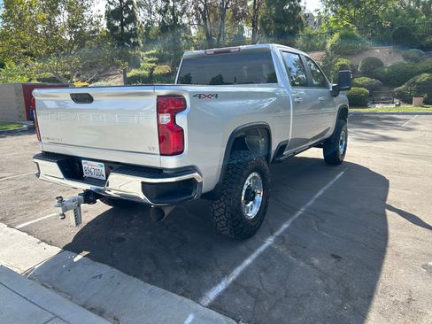 Used 2021 Chevrolet Silverado 2500 LT w/ Fleet Comfort Package AWD/4WD image 9