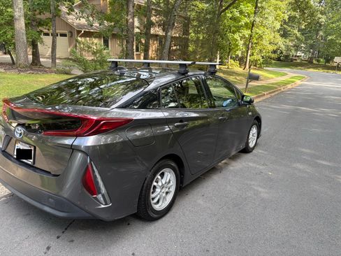 Used 2017 Toyota Prius Prime Premium FWD image 1