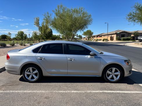 Used 2013 Volkswagen Passat TDI SE image 2