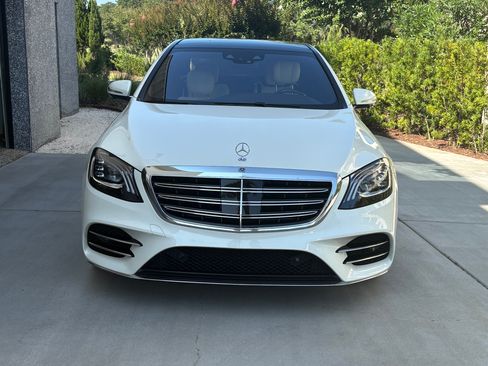 Used 2019 Mercedes-Benz S 560 Sedan image 4