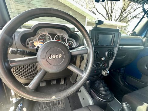 Used 2010 Jeep Wrangler Unlimited Sport image 26