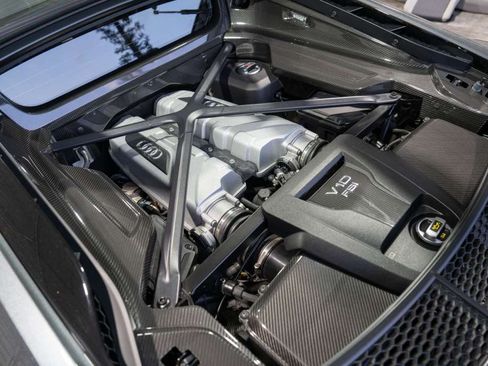 Used 2018 Audi R8 V10 w/ Carbon Exterior Package image 23