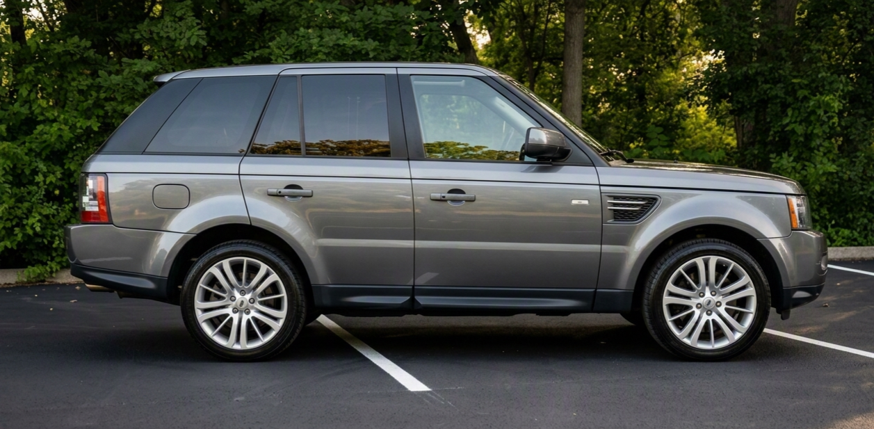 Used 2011 Land Rover Range Rover Sport HSE LUX AWD/4WD image 2