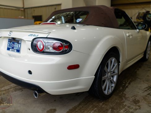 Used 2007 MAZDA MX-5 Miata Grand Touring w/ Premium Pkg image 18