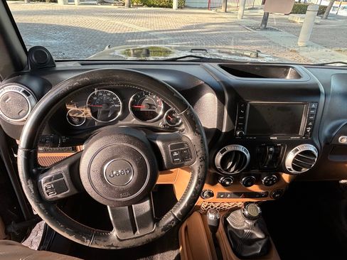 Used 2011 Jeep Wrangler Unlimited Rubicon w/ Trailer Tow Group image 25