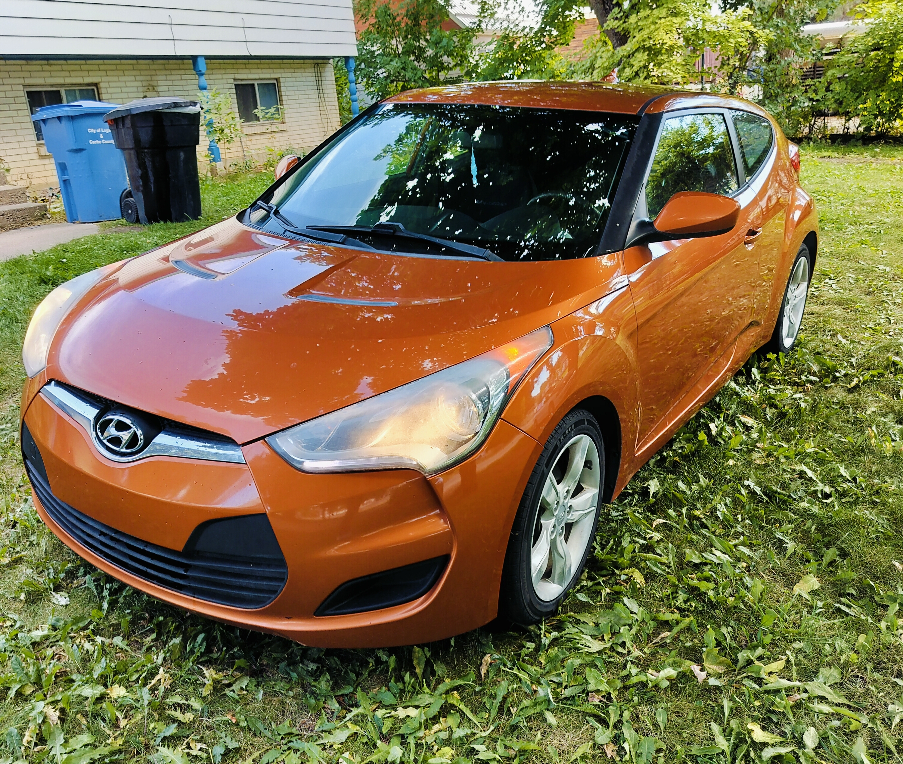 Used 2015 Hyundai Veloster FWD image 2