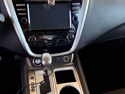 Used 2018 Nissan Murano SV FWD image 11