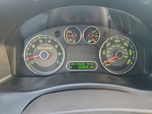 Used 2008 Ford Taurus X SEL image 2