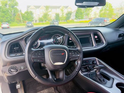 Used 2015 Dodge Challenger SXT w/ Driver Convenience Group RWD image 8