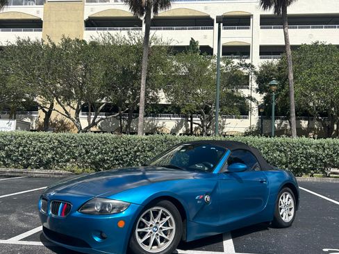 Used 2005 BMW Z4 2.5i image 4