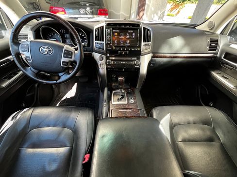 Used 2014 Toyota Land Cruiser image 10