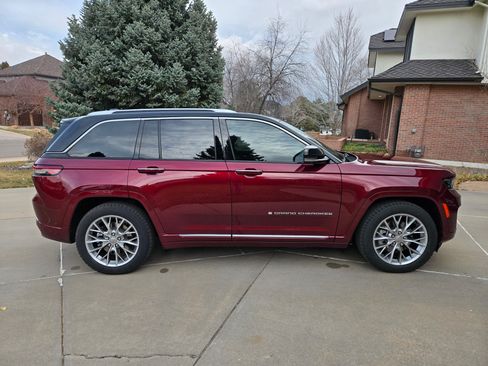 Used 2023 Jeep Grand Cherokee Summit w/ Advanced Protech Group IV image 9