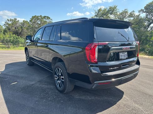 Used 2021 GMC Yukon XL AT4 w/ AT4 Premium Package AWD/4WD image 9