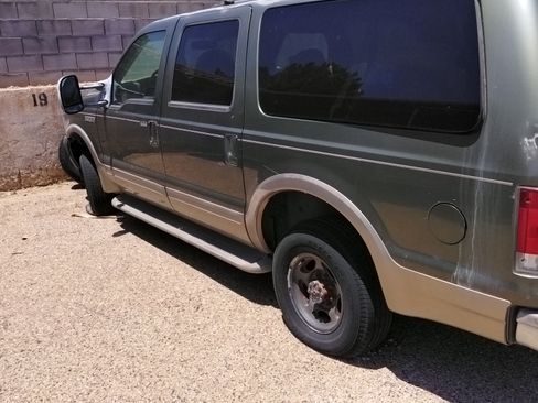 Used 2000 Ford Excursion Limited image 2