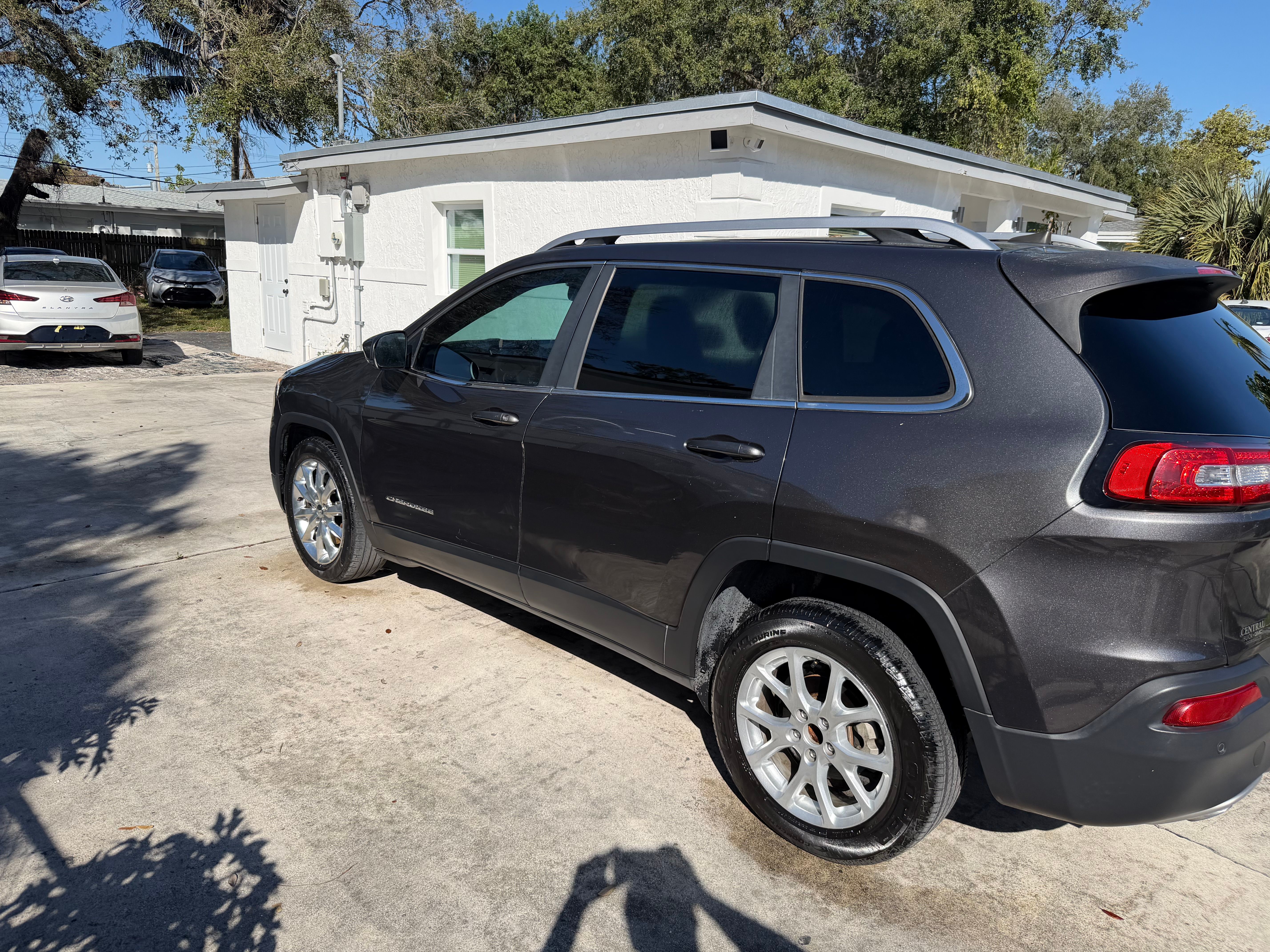 Used 2016 Jeep Cherokee Limited FWD image 5