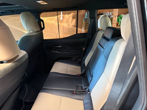 Used 2025 Lexus GX 550 image 8