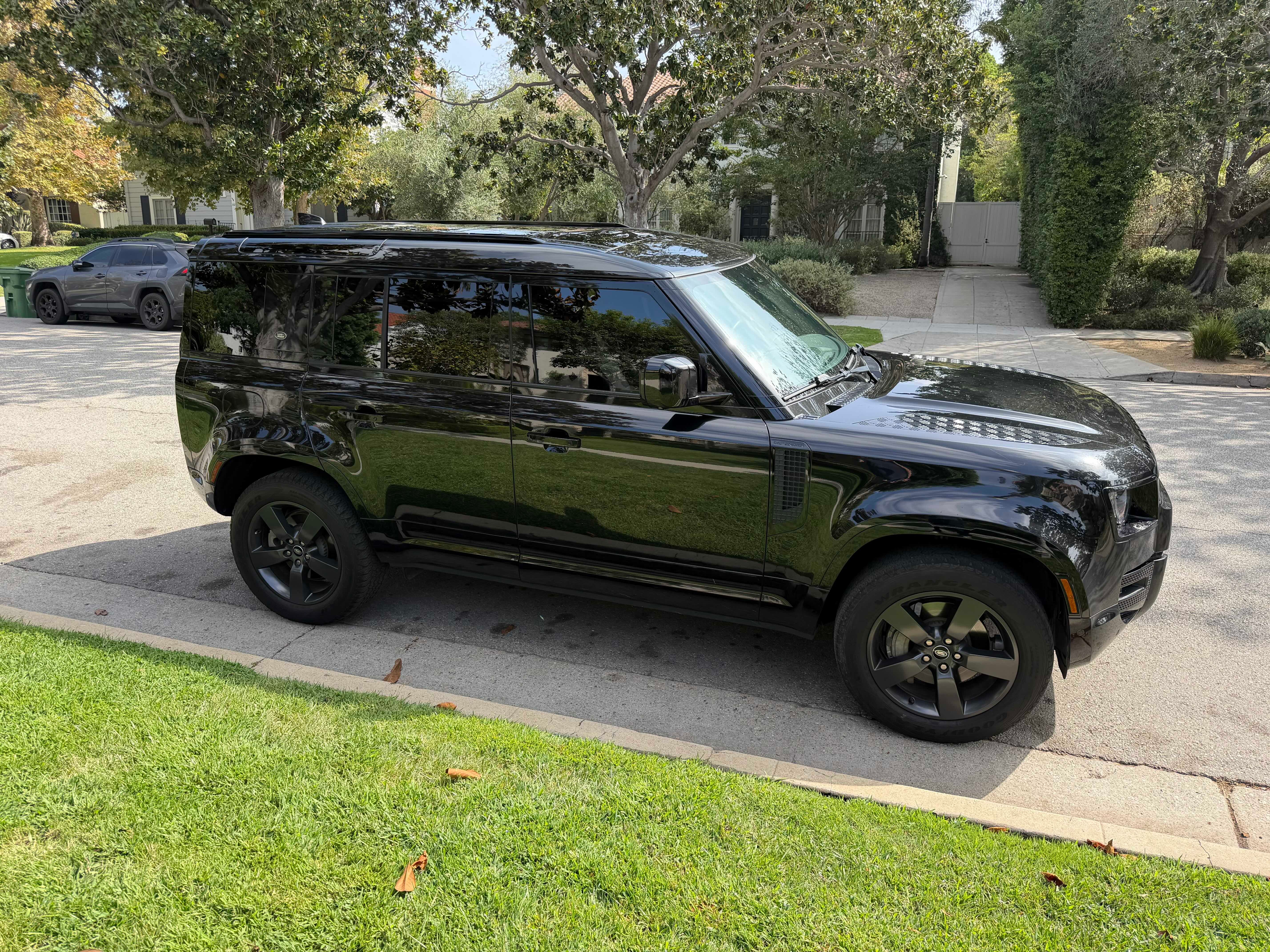 Used 2024 Land Rover Defender 110 X-Dynamic SE AWD/4WD image 6