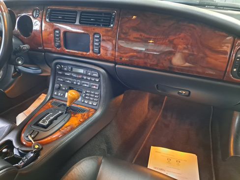 Used 2001 Jaguar XK8 Coupe RWD image 18
